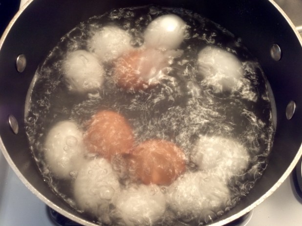 Boiling eggs
