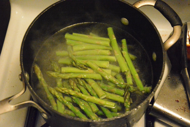 blanching asparagus