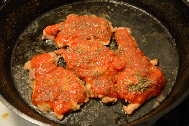 Chicken thighs with marinara sauce