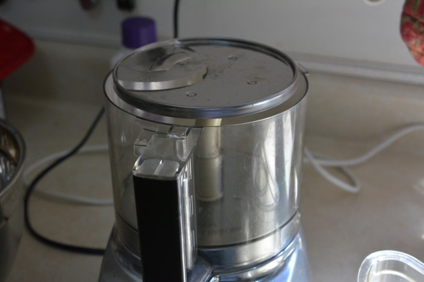 Food Processor with slicing attachment