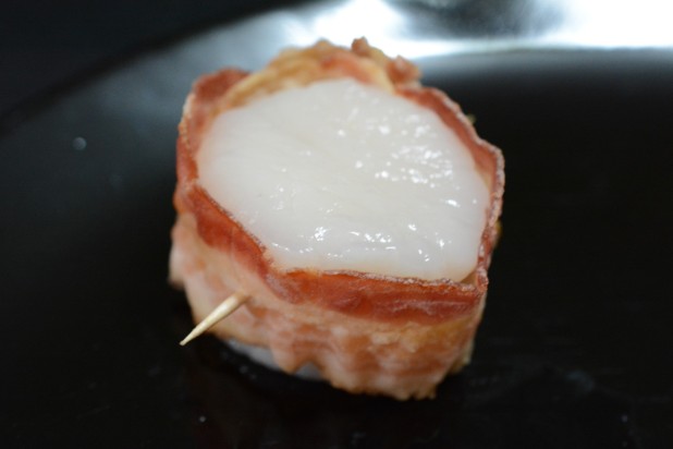 Scallops wrapped with Bacon