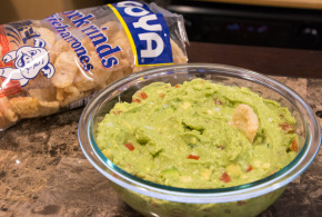 Guacamole with Pork Rinds